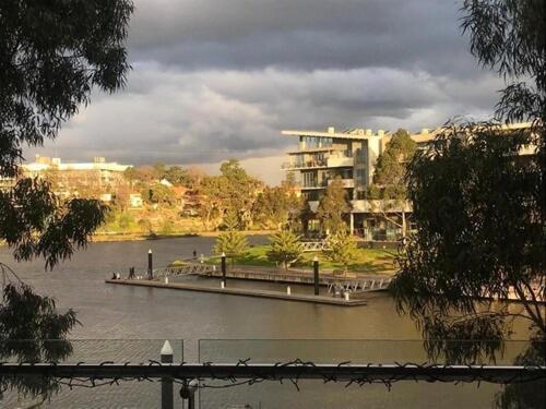 Marina View Apartment On The Maribyrnong River, Melbourne Exterior photo