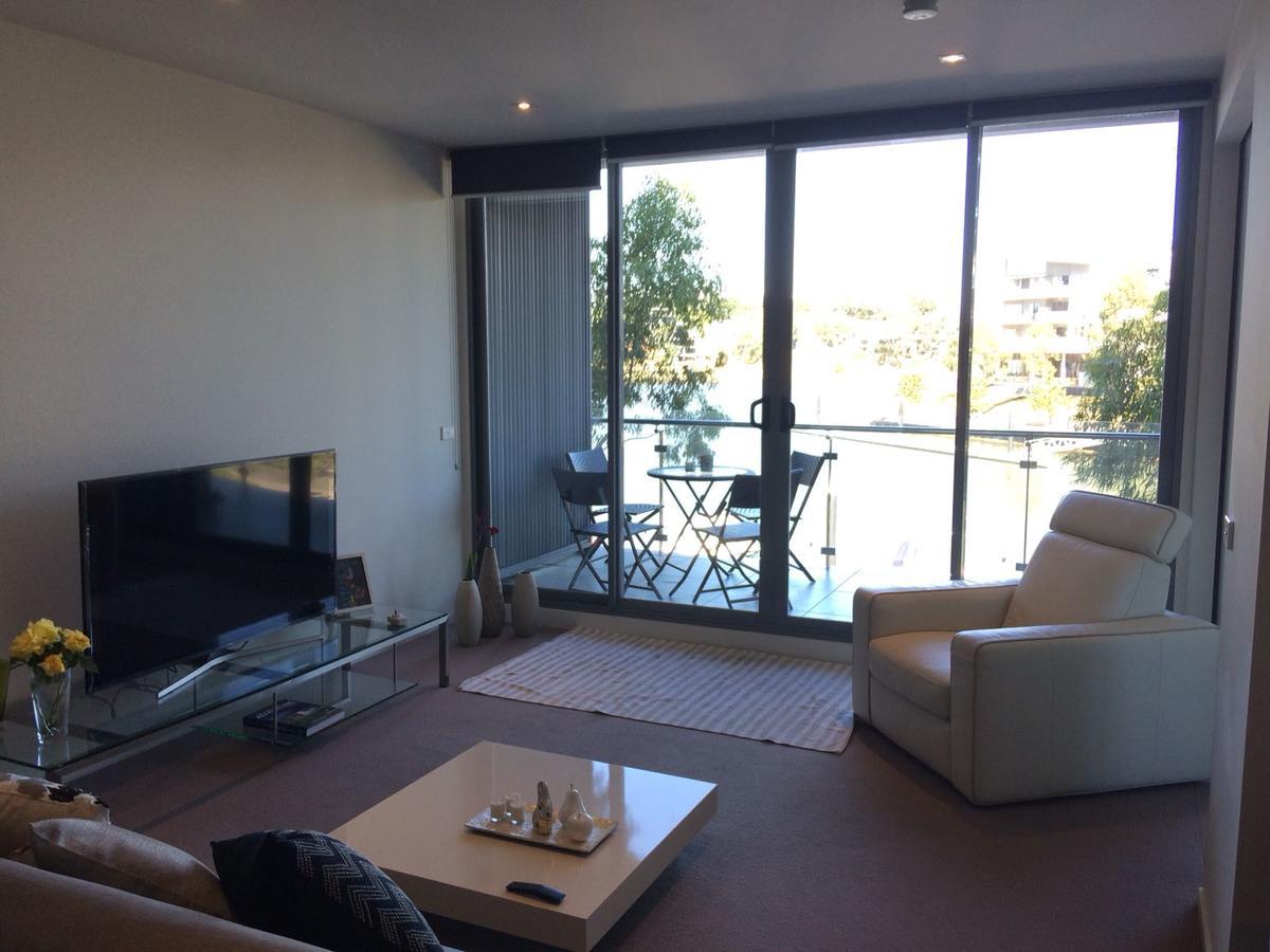 Marina View Apartment On The Maribyrnong River, Melbourne Exterior photo